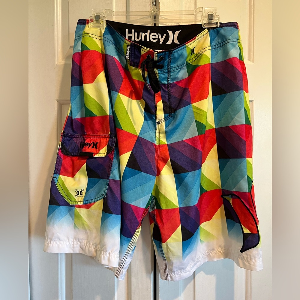 HURLEY Swim Trunks / Bright & Colorful Geometric Pattern w Velcro Pocket
